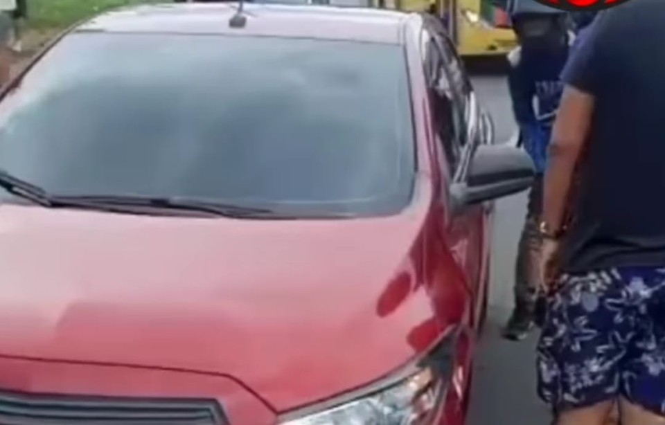 Vdeos foram feitos por populares que passavam no local do crime (Foto: Reproduo/Instagram)
