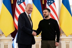 Zelensky  recebido por Biden na Casa Branca (Foto: Evan Vucci/POOL/AFP)