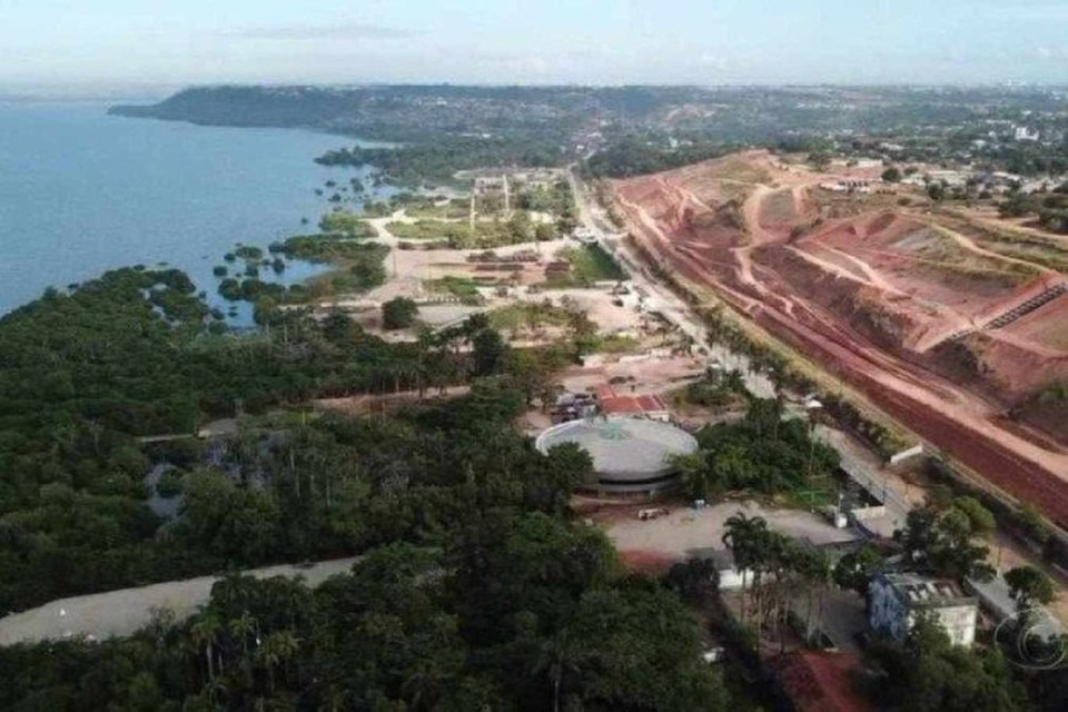 Afundamento de uma mina próximo à lagoa Mundaú, no Mutange, pode abrir uma enorme cratera na superfície (Foto: Reprodução/TV Gazeta)