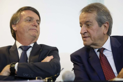 A deciso de Valdemar Costa Neto contraria o que defende o ex-presidente Jair Bolsonaro (PL), que alega que o eleitorado de Moro  o mesmo do PL