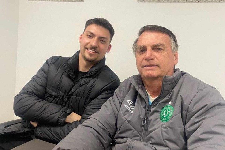 
Investigao da Polcia Civil do DF apontou que Jair Renan simulou uma declarao de faturamento de R$ 4,6 milhes da Bolsonaro Jr. Eventos e Mdia (foto: Reproduo/Instagram)