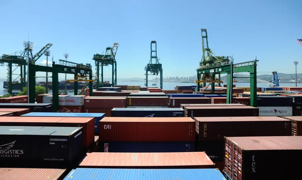 Safra recorde de soja e queda nas importaes contriburam para o resultado (foto: Tnia Rgo/Agncia Brasil)