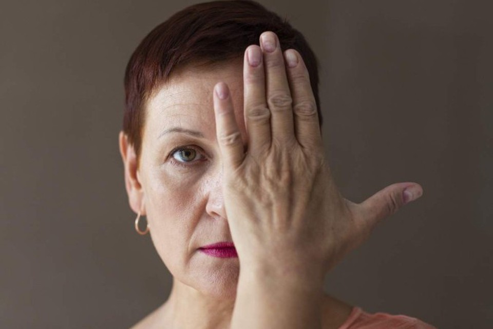 A paralisia facial pode acometer qualquer pessoa - (crdito: Freepik)