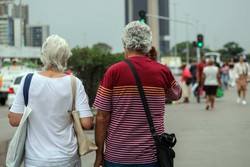 Entre os hbitos para chegar aos 100 anos, a pesquisa listou aes como ser resilincia, socializar com conhecidos e pessoas estranhas e agir com inteligncia