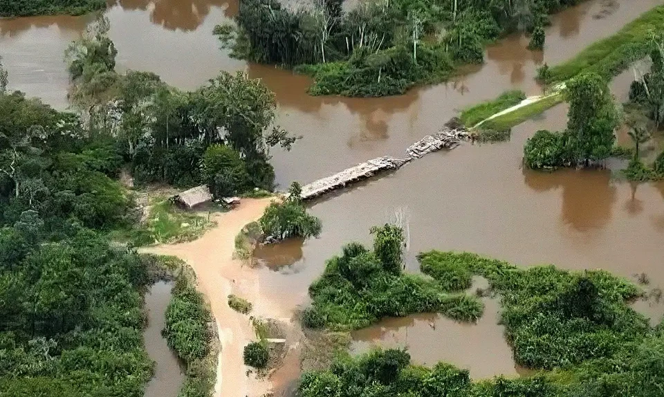Ponte era usada por invasores da TI Apyterewa, em So Flix do Xingu (foto: Polcia Federal )