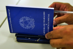 Maioria dos trabalhadores est satisfeita com cargo atual, mas 68% apontam insatisfao com a remunerao, diz Serasa  (Foto: Marcello Casal Jr/Agncia Brasil)