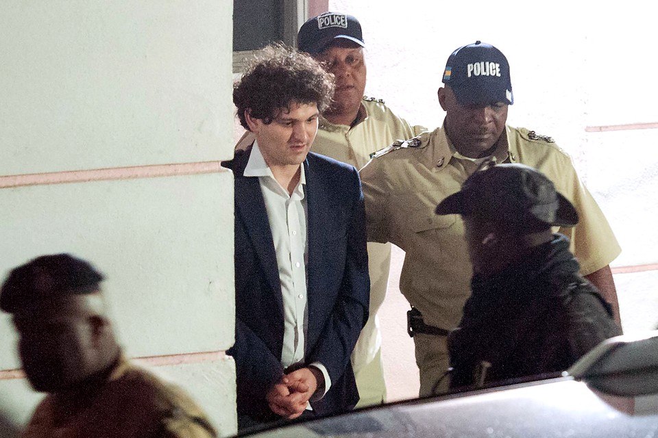 Sam Bankman-Fried foi sentenciado por acusaes como conspirao e lavagem de dinheiro (foto: Mario DUNCANSON / AFP)