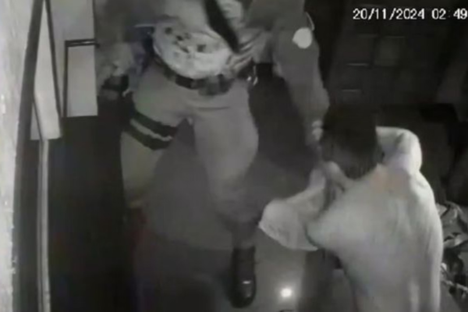 O policial que atirou e o que estava acompanhando ele iro ficar afastados at a investigao do caso ser concluda (Crdito: Reproduo)