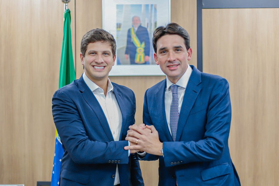 Prefeito Joo Campos se reuniu com ministro Silvio Costa Filho em Braslia (Eduardo Oliveira/MPor)