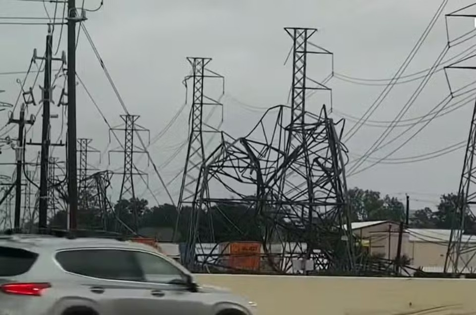 Mais de 900 mil casas e empresas esto sem energia na cidade mais populosa do Texas (Foto: Reproduo)