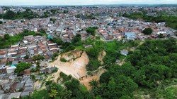 Prefeitura do Recife investe R$ 8,4 milhes em obra de conteno de encosta na Vila dos Milagres (foto: Diego Nigro / PCR)