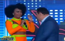 Bailarina de Ratinho se demite aps comentrio do apresentador sobre seu cabelo (foto: Reproduo/Programa do Ratinho)