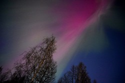 Primeira tempestade solar extrema em 20 anos causa auroras boreais (Foto: Heikki Saukkomaa / Lehtikuva / AFP)