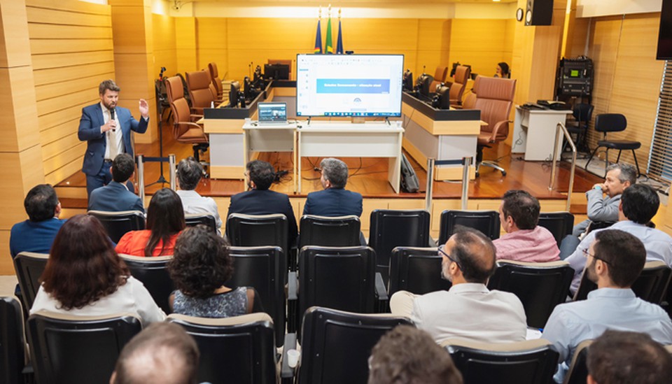 Equipe do BNDES apresentou ao TCE-PE planos para concesso de servios da Compesa (Divulgao)