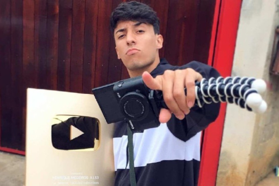 Henrique Medeiros tinha 26 anos e contava com quase 1,8 milho de inscritos no YouTube e mais de 84 mil seguidores no Instagram (foto: Reproduo/Instagram)