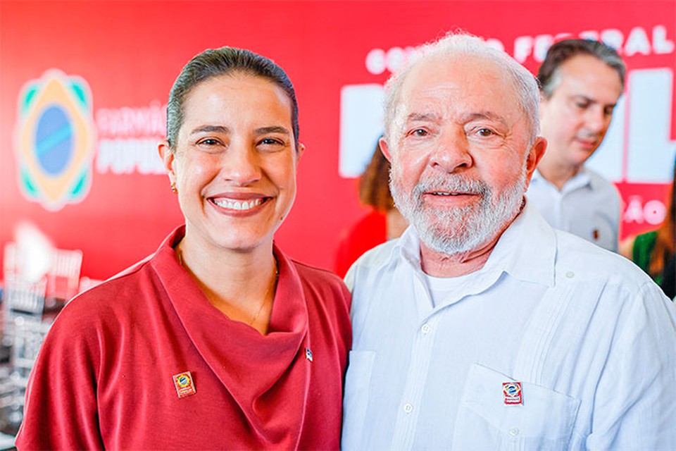 Governadora Raquel Lyra e o presidente Lula durante cerimônia de lançamento do programa Farmácia Popular, em Brasília (Ricardo Stuckert/PR)