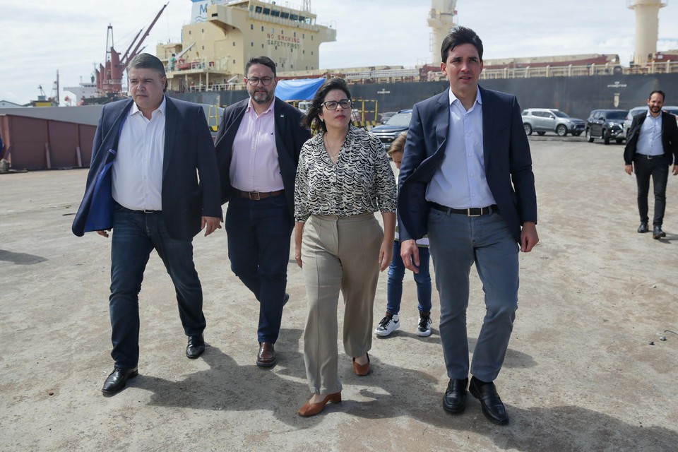 Ministro de Portos e Aeroportos Silvio Costa Filho participou de visita tcnica no Porto do Recife junto  vice-governadora Priscila Krause e presidente do Porto, Delmiro Gouveia (Rafael Vieira/DP)