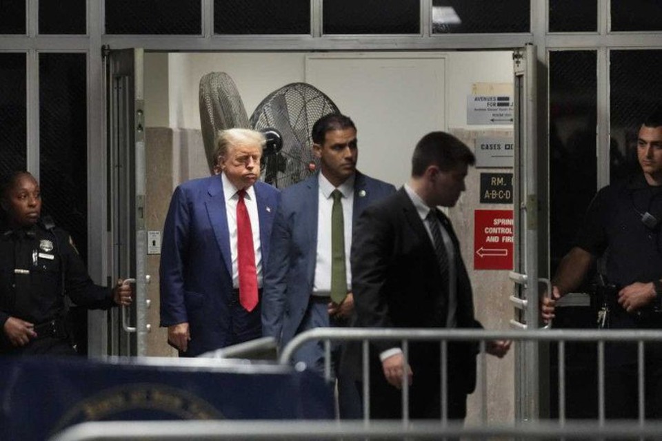 Trump foi multado por nove violaes da ordem que havia recebido para no atacar o tribunal (Foto: Seth Wenig / POOL / AFP)