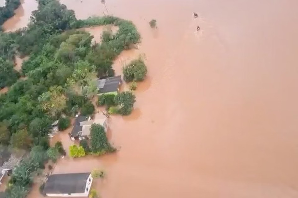 Episdio  considerado o maior desastre natural da histria do estado (Foto: Fora Area Brasileira
)