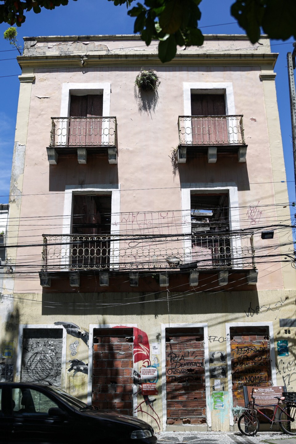 Alm da restaurao do sobrado onde viveu a escritora ucraniana, no Centro do Recife, novas aes includas no projeto de homenagem cultural foram anunciados hoje (24).
 (Foto: Rafael Viera/DP)