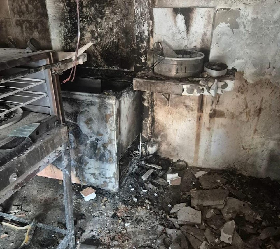 No momento da exploso, trs pessoas estavam trabalhando na cozinha do estabelecimento. Apesar do susto, ningum ficou ferido (Foto: Reproduo/Instagram)