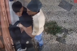 Homem sendo estuprado na porta de casa em Campinas