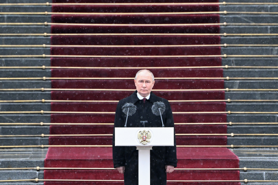 Presidente Vladimir Putin analisa guardas de honra (Crdito: SERGEI GUNEYEV / POOL / AFP)