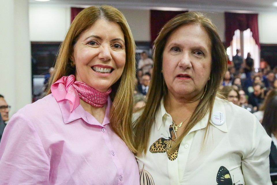 Andrea Epaminondas Tenório de Brito e Ângela Cristina de Norões Lins Cavalcanti (Foto: Rafael Vieira/DP)