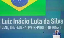 Lula cedeu seu tempo de fala para a ministra Marina uma vez que ela cresceu nos seringais da floresta amaznica, no Acre