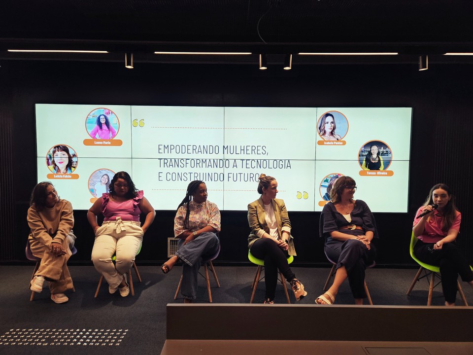 Inicialmente, foram firmadas parcerias com SENAI, para oferecer 250 vagas para capacitaes nos cursos Cloud Foundation AWS e Solutions Architect AWS, por meio do programa AWS Women in Cloud (Foto: Wagner Ramos/PCR)
