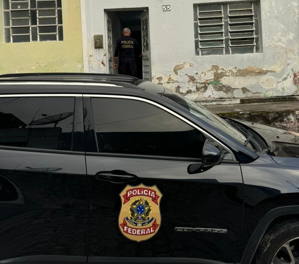  Para a Operao Conexo Suriname, foram empregados aproximadamente 45 policiais federais e 16 fiscais da SEFAZ/PE (Foto: Reproduo/PF)
