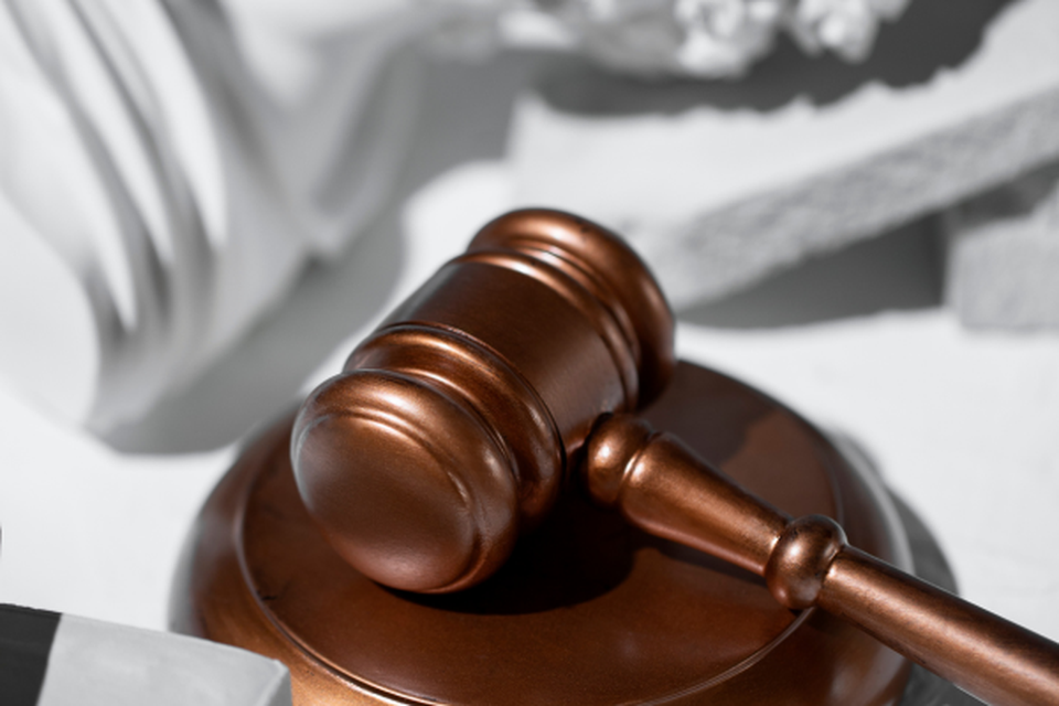 Grupo criminoso negociava valores em troca de decises favorveis (Crdito: Freepik)