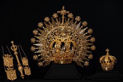 Nossa Senhora recebe nova coroa em comemoração ao centenário da Basílica do Carmo (Sacerdos Photo)