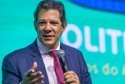 Haddad diz que continuar na defesa pela taxao dos mais ricos (foto: Diogo Zacarias/MF)