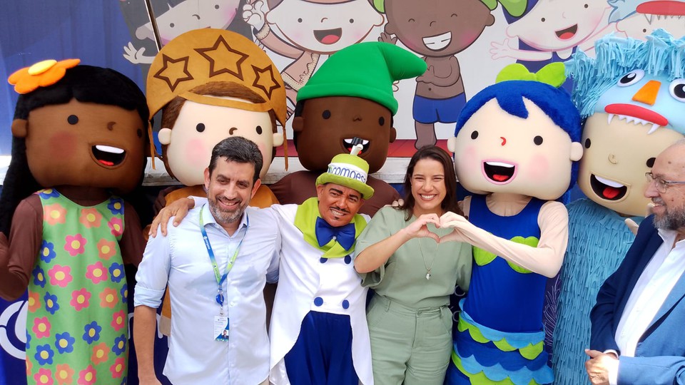 Alex Campos e a governadora Raquel Lyra  participaram de solenidade do Dia Mundial da gua  (Foto: Wilson Maranho/DP )