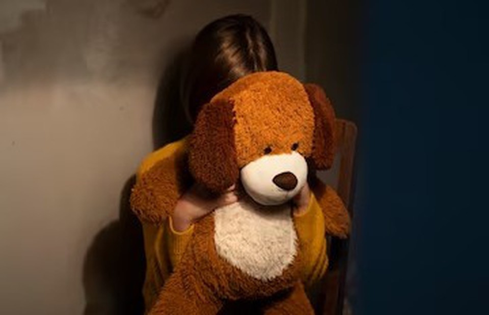 Relatrio aponta que mais de 370 milhes de crianas ou adolescentes foram vtimas de violao ou abuso sexual na infncia (foto: Freepik)