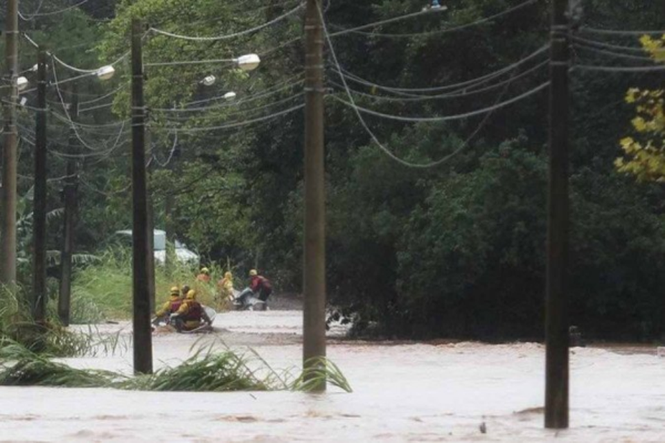 Corpo de Bombeiros trabalha em resgate de pessoas ilhadas em todo Rio Grande do Sul  (crdito: Lauro Alves/ Secom RS)