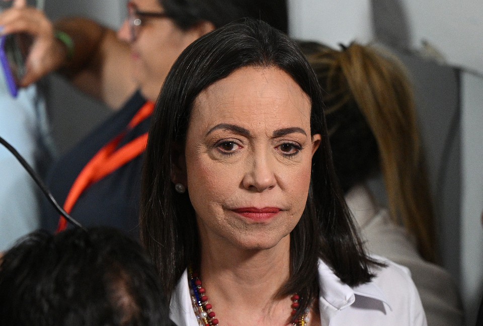 Mara Corina Machado  acusada de estar envolvida no suposto ataque hacker contra o sistema do Conselho Nacional Eleitoral (CNE) (foto: Federico PARRA / AFP)