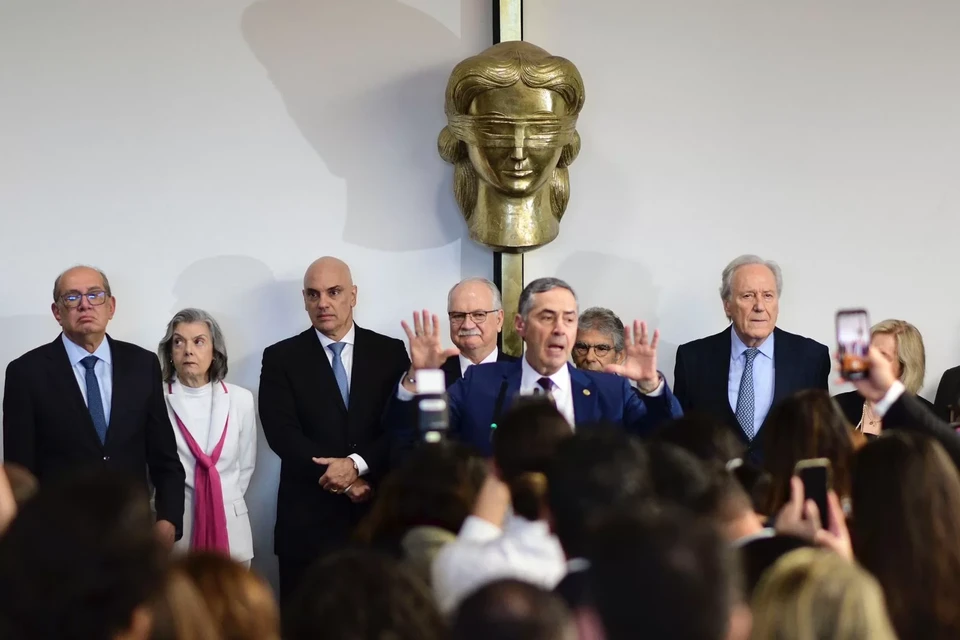 Ato para relembrar os ataques antidemocrticos de 8 de janeiro de 2023 est sendo realizado nesta segunda-feira (08) (Foto: Hugo Barreto/Metrpoles
)