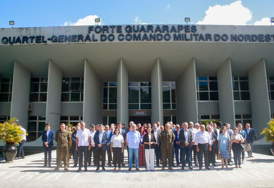 Evento reuniu autoridades civis e militares no Recife  (Foto: Marina Torres/DP)
