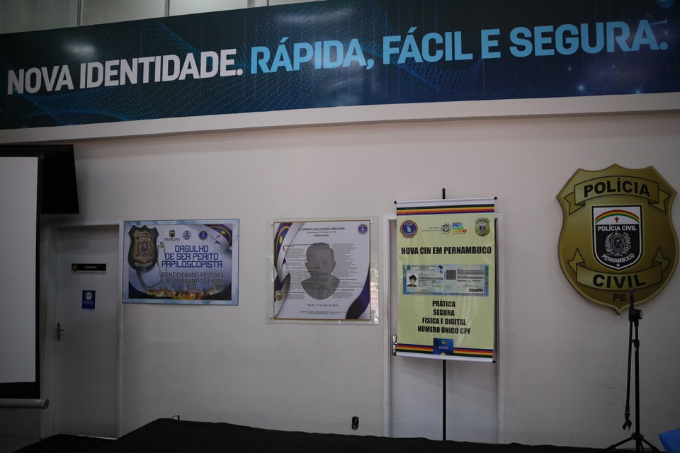 Nova  carteira de identidade ser emitida no Esdtado  (Foto: Rafael Vieira/DP)
