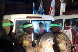 Novos refns so libertados pelo Hamas  (foto: AFP)