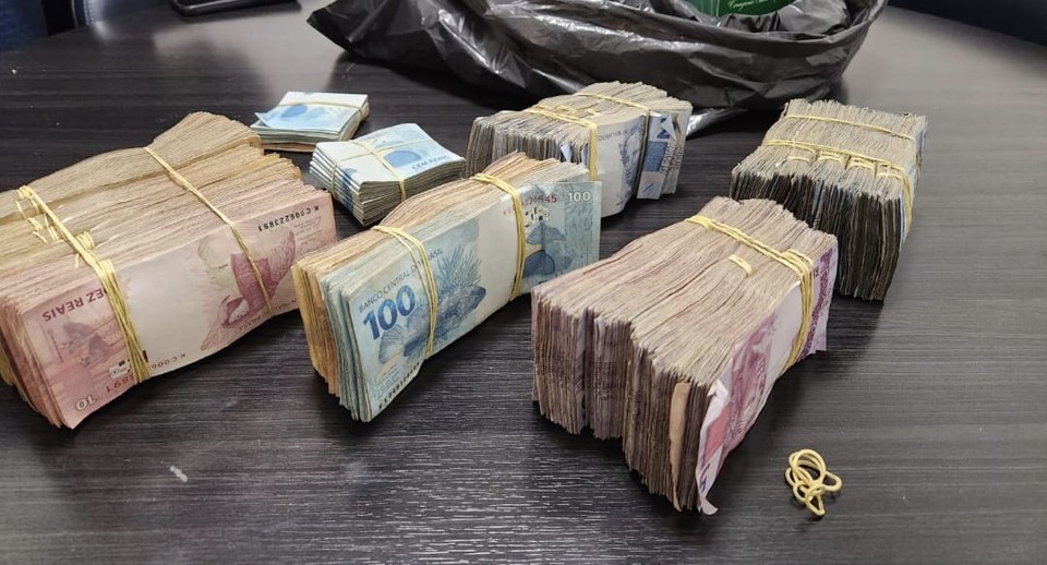 O dinheiro estava escondido dentro de uma caixa de cerveja que foi enviada pelo suspeito para a casa do secretrio da Fazenda, Wilson de Paula  (Foto: Divulgao/Secom )