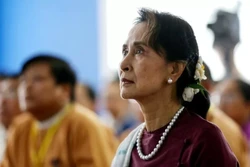 Junta militar de Mianmar se diz disposta a negociar com Aung San Suu Kyi (Foto: STR/ AFP)