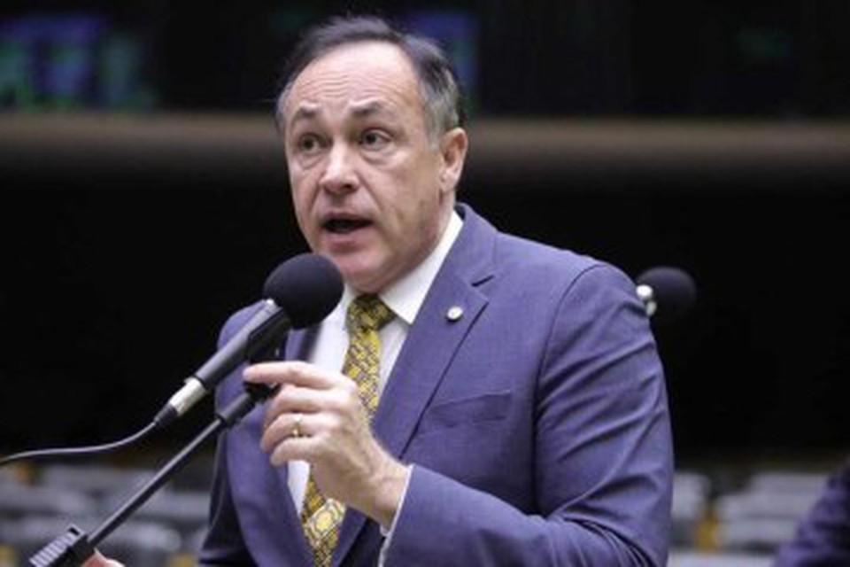 
PEC que autoriza o Congresso a derrubar qualquer deciso da Corte  do bolsonarista Reinhold Stephanes Junior (PSD-PR) (foto: Mrio Agra/Cmara dos Deputados)