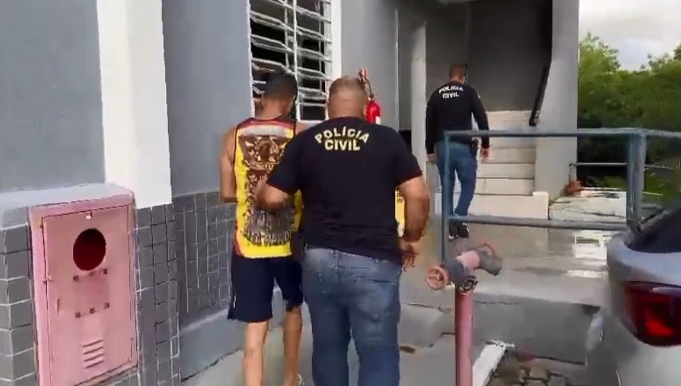 Foto: Homem foi preso com a camisa de organizada do Soport (Foto: Polcia Civil / Divulgao )