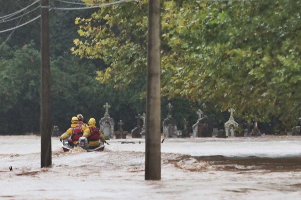 
Ao todo, 114 municpios foram atingidos, afetando mais de 19 mil gachos, dos quais 3.416 ficaram desalojados e outros 1.072 esto em abrigos (foto: Lauro Alves/ Secom/RS)