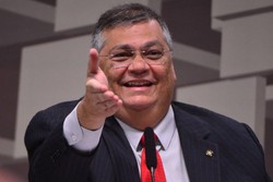 Dino ao chegar ao Senado: ''Tenho conversado muito com os colegas senadores. Vai dar tudo certo''