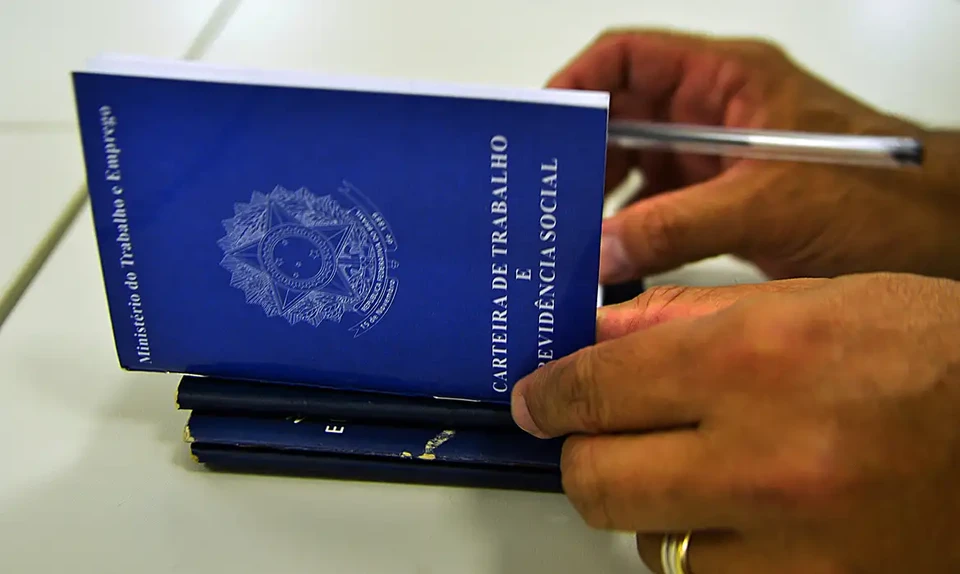 A consulta de vagas de emprego e o encaminhamento  empresa pode ser realizado de forma online ou presencialmente, atravs das unidades da Agncia do Trabalho (Foto: Marcelo Casal Jr/Agncia Brasil)