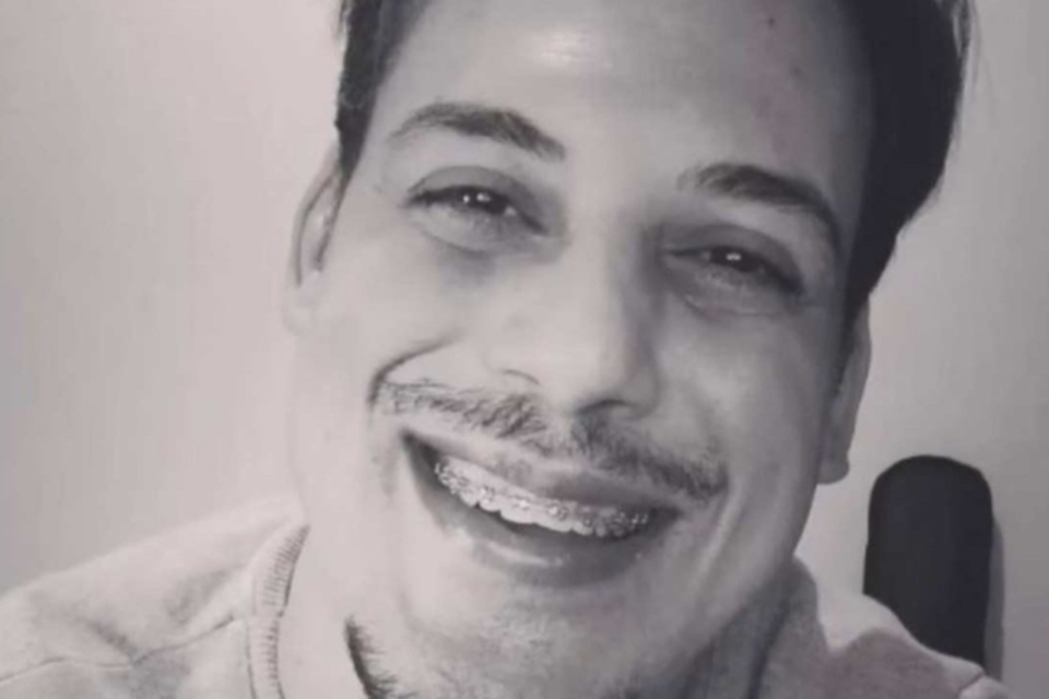 Adriano Almeida tinha 42 anos e lecionava geografia na Escola Estadual Engenheiro Caldas, em Caratinga
 (crdito: Redes Sociais)